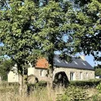 Petite Maison avec Menhirs et Moutons Ouessant, hotel v destinácii Plouëc