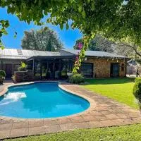 Spies Villa - Fast Wi-fi, Netflix, DSTV, Solar, Certified Water System, ξενοδοχείο σε Middelburg