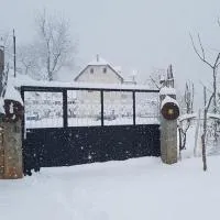 Guesthouse Lekaj、Bajram Curriのホテル