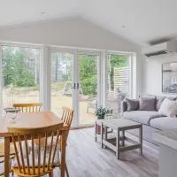 Cozy 2BR Retreat by the Sea, ξενοδοχείο σε Väddö