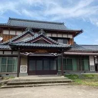 勝山貸切民泊三つ子の魂 福井県立恐竜博物館まで車で10分 発坂駅から徒歩5分 – hotel w mieście Katsuyama