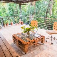 Rainforest Nest - KAHILOM, SAYA, JIVA Nest with Self-Service Breakfast, Outdoor Dining, Bats!, hotel din apropiere de Aeroportul Subic Bay - SFS, Subic Bay Intl