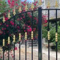CheRiedel Bed & Breakfast & Evening meal Art Gallery, hotel di Azillanet