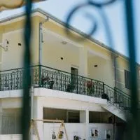 Center Village Villa, готель у місті Asim Zeneli