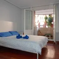Apartamento con piscina de junio a septiembre y a 100 m de la playa، فندق في كاسترو أورديالس