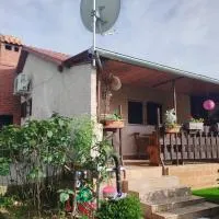 Holiday house، فندق في Pula