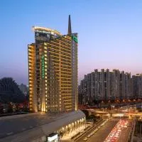Holiday Inn Shanghai Jing'an, hótel í Shanghai