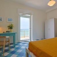 Panoramico Appartamento Lido Conchiglie، فندق في غالّيبولي