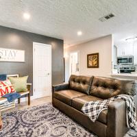 2 Mi to Texas AandM Pet-Friendly Duplex with Yard!, hotel near Easterwood Airfield - CLL, College Station