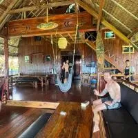 Playgrounds Sabbit Mentawai Surfcamp، فندق في Pulau Masokut
