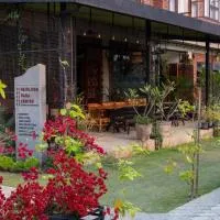 Heirloom Guesthouse، فندق في ديمابور