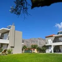 paris villas, hotel u gradu Mitikas