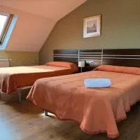 Pensión Restaurante Tino, hotel in Germade
