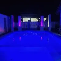 64 ZENJ HOUSE Luxury AIRPORT HOTEL, hotell sihtkohas Mbweni