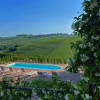 Panoramic Villa Garassino - country rooms and fine restaurant, hotel in Treiso
