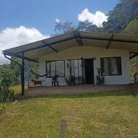 Casa de campo en La Vega, hermosa vista, con Internet y parqueadero, hotel a La Vega