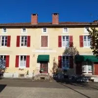 L'ancienne Gendarmerie、Saint-Laurent-sur-Gorreのホテル