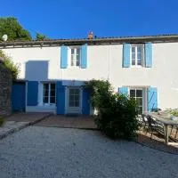Au Cœur de Charroux, hotel sa Charroux