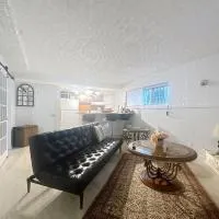 Logement 1 pièce Cozy - Parfait pour Courts Séjours، فندق في مونتريال