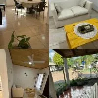 Viesnīca Acogedora casa con galeria y jardin pilsētā Sanhosē
