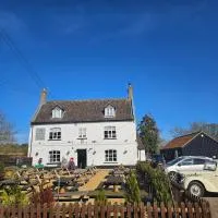 The Swan Inn, hótel í Hilborough