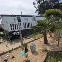 Mobil-home entre terre et mer, hotel en Les Loges