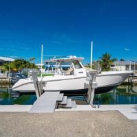 Coastal Paradise 5 bedroom retreat with pool spa and a boat lift, Hotel in der Nähe vom Flughafen Florida Keys Marathon Airport - MTH, Marathon