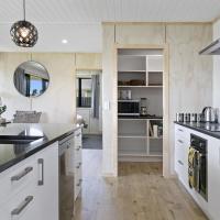 Unwind on Wai, New 4BR Home With Style and Comfort, hotel poblíž Letiště Taupo - TUO, Taupo