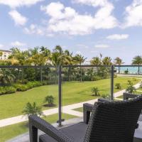 Modern Condo at One Cable Beach with Balcony, hotel v destinaci Nassau
