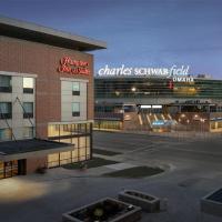 Hampton Inn & Suites Omaha-Downtown, hotel poblíž Eppleyho letiště Omaha - OMA, Omaha