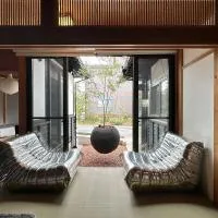 Spacious Traditional Japanese house by Restavio: Ozu şehrinde bir otel