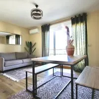 Appartement chaleureux Parking privé, hotel en Corbas