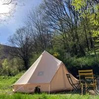 Tente Tipi en pleine forêt, hotel u gradu Burzet