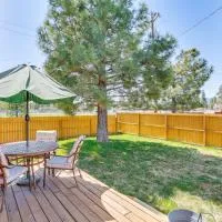 < 1 Mi to Lake Almanor: Home w/ Furnished Decks!, hotell sihtkohas Chester