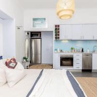 COZY BEACH FRONT STUDIO WITH AIRCON, hotel di Sydney
