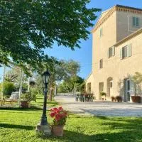 Antica Colombaia Apartments, hotel en Ostra