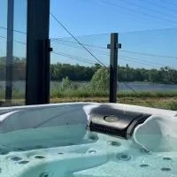Jacuzzi et Vue sur Loire - Maison d'hôtes L'Odyssée, hotel em La Chapelle-sur-Loire