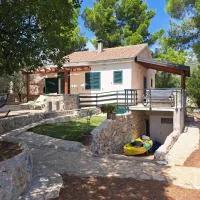Kuća Mare, 130m od mora, Hotel in Seline