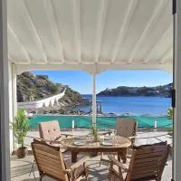 Seaside Haven in Vari, готель у місті Vári