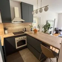 Lake Garden - Cozy Two-Bedroom Apartment with flexible Check-In, Terrace, and Netflix, hotel v Zagrebu