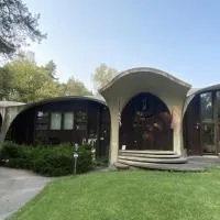 HOUSE Of THE FUTURE IN THE WOODS OF WEST LANSING, hotel v destinácii Lansing
