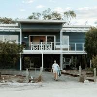 Beachfront 4 Bedroom Home in Nepean Bay, hotel poblíž Kingscote Airport - KGC, Nepean Bay