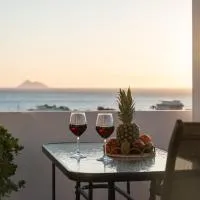 Kalamaki-Sunset - Scenic Sunset & Sea Views - Steps from Shore!, hotel i Kalamaki