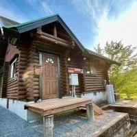 wood house, hotel in Hita