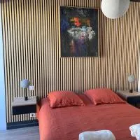 Viesnīca La Chênaie - Suites individuelles dans un domaine d'art contemporain et nature pilsētā Žjēna