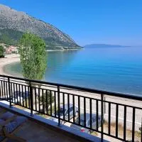 Flat on the sea – hotel w mieście Poros
