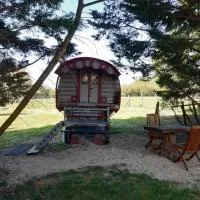 Roulotte irlandaise Polly, hotel em Saint-Vincent-en-Bresse