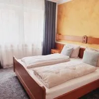 Doppelbett - Gästezimmer - 11min von Gießen 8,4km in Fernwald-Steinbach, hotelli kohteessa Steinbach