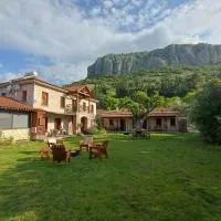Theopetra Home, hotel i Theópetra
