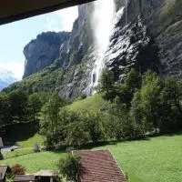 Lauterbrunnen Staubbach Amazing Waterfall View, hotel a Lauterbrunnen